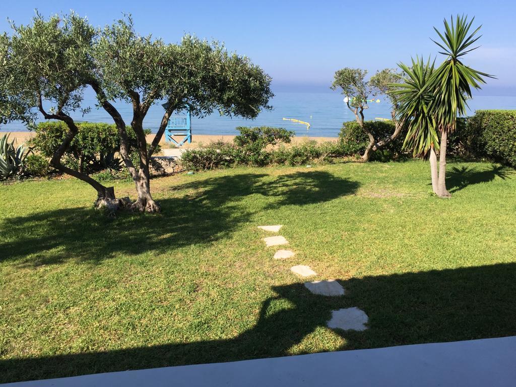 Seafront Calista Beach House With Garden Glyfada  Exterior foto